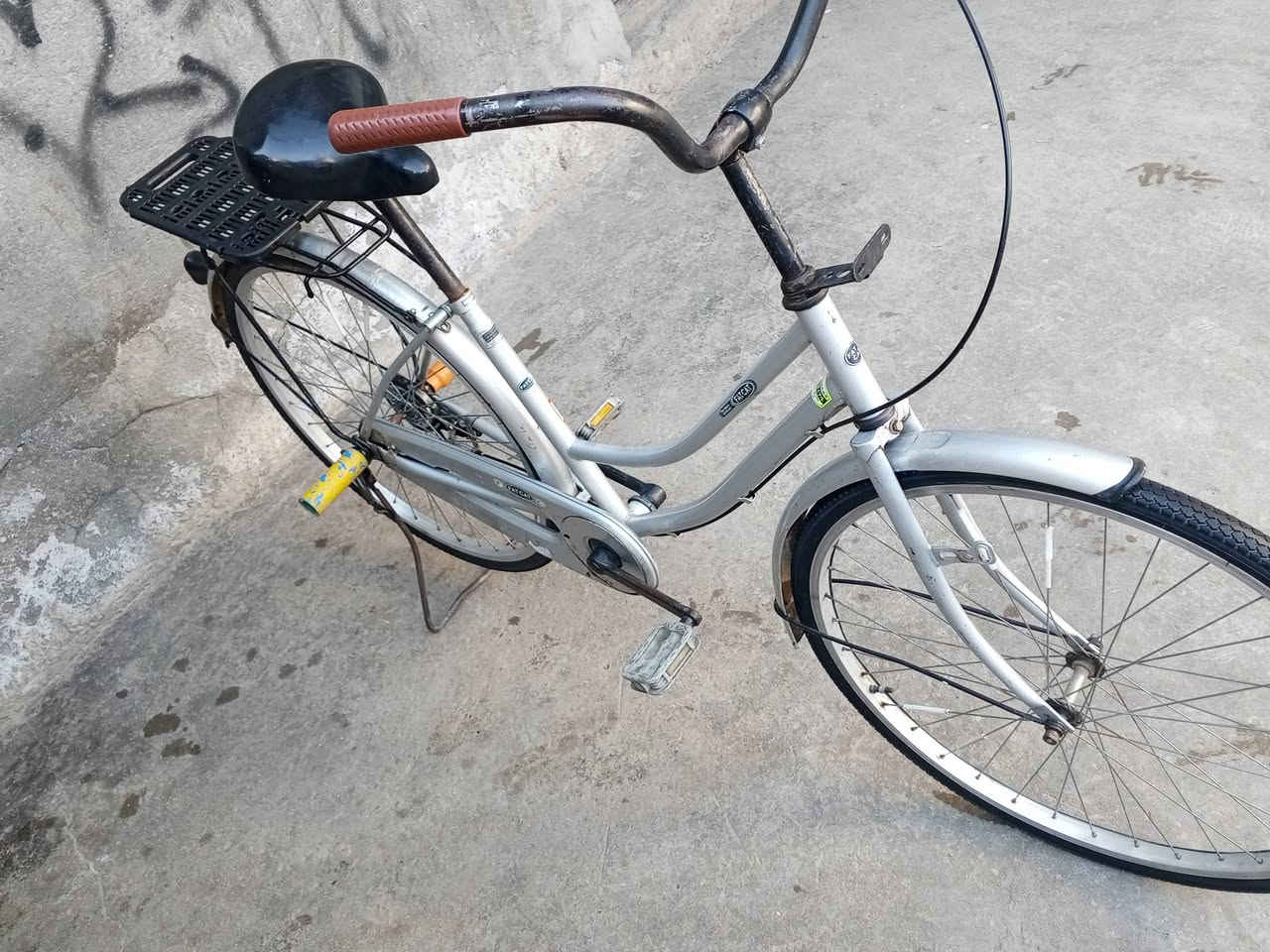 بايسكل بناتي حجم 26 نظيف جدا ناقصه اسبريك امامي والباقي كله جاهز السعر 70 اوبي مجال قليل ومراوس حسب القناعه المكان بغداد مدينه الصدر ورا سوق عريبه


**إذا كنت صاحب هذا الإعلان وتريد حذفه لأي سبب، رجاءا أرسل رسالة إلى الدعم الفني**