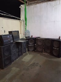 السلام عليك سستم صوت كامل للبيع سماعات العدد 8 نضاف وجهاز تندر 2500 مس...