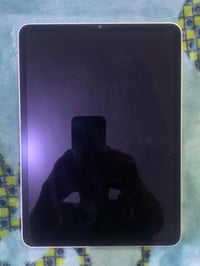 ايباد برو M1 • شاشة 120 هرتز • خطين بالعرض