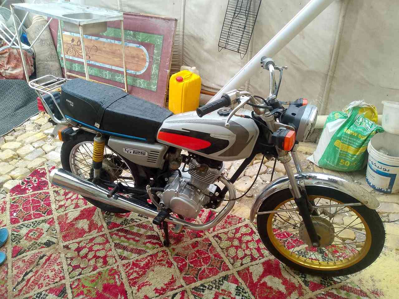 سلام عليكم درجة نامة جاهزة محرك صاله يومين مشدود بعده ماساحك تعميرة جديده رقم رقم رقم وسنويه قبل 15يوم من استلمتهة باقي بس ستلام لوحات سعرهة 1600الف مكاني القرنة للتصال ***********
