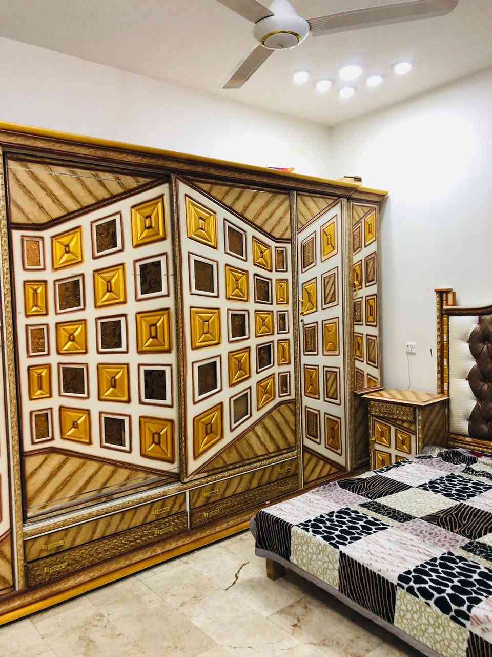 غرفة نوم ثكيلة مستخدمة للبيع
داخل خارج صاج وظهر جرجوبة 

ابواب سلايد وكومدي عدد ٢ 
وميز تواليت 
وزاوية 
ترهم للغرف الي تكون مساحته صغيرة 
العنوان بغداد المشتل


**إذا كنت صاحب هذا الإعلان وتريد حذفه لأي سبب، رجاءا أرسل رسالة إلى الدعم الفني**