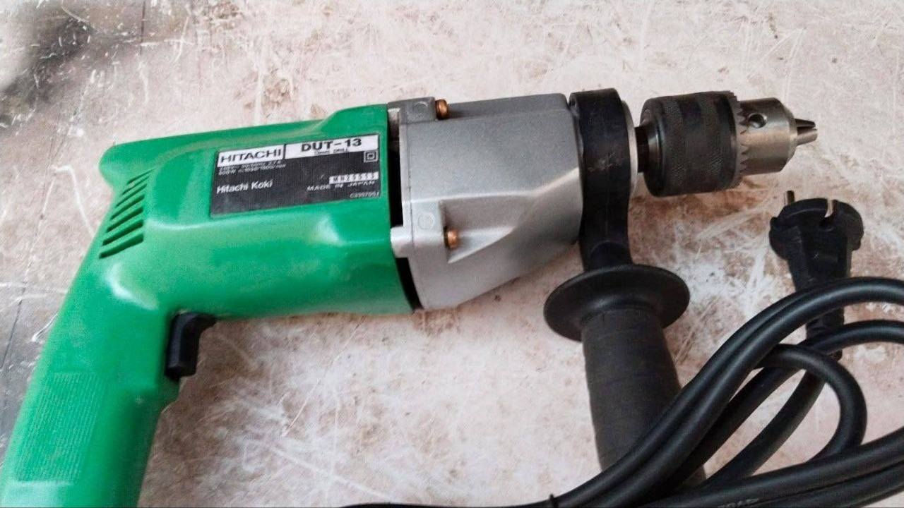 دريل DUT-13  هيتاشي ياباني اصلي(سعر 180 الف شامل التوصيل) استيراد مؤسسة ثمانينات طوبة 13 ملم 600واط سرعة سرعتين واتجاه واحد يوجد توصيل كل محافظات العراق للتواصل ***********
