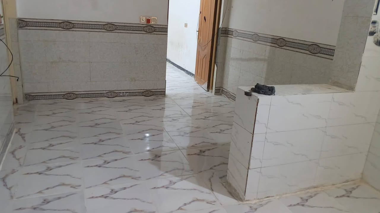 🏠 بيت 50 متر للبيع – بسعر 18 مليون فقط
📄 الملكية:
طابو زراعي (سند 25)
مرقم من البلدية + إقرار محكمة باسم المشتري
✨ مشمول بقرار 320
🏗️ مواصفات البناء – درجة أولى:
▪️ صب كونكريت
▪️ طابوق جمهوري
▪️ أرضيات بورسلين
▪️ جدران سيراميك
📍 الموقع:
شارع الصب – مقابل قرية الغدير – عمود 276
⚡ الخدمات متوفرة بالكامل:
مدارس حكومية – ماء – كهرباء – مولد – إنترنت ضوئي – سوق قريب
📞 للاستفسار:
اتصال: ***********
واتساب: ***********
