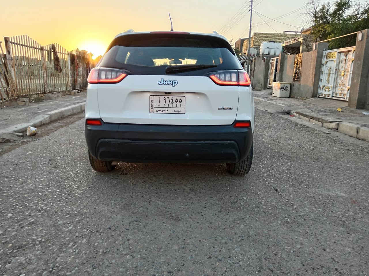 سلام عليكم ورحمة الله جيب شيروكي موديل 2019 محرك 2400 4 سلندر سونار مرفق مع الصور للتصال *********** المكان ميسان السعر 100
