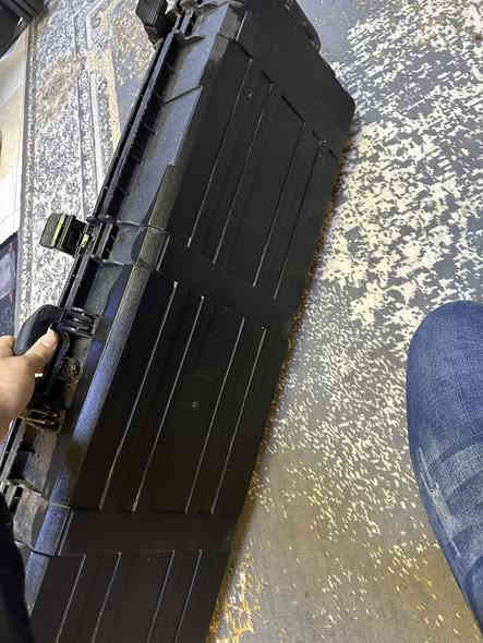 بوكس يصير فوك سباية مال جيتور اخذته جديد ٢٠٠ دولار حاليا نصف سعر ١٠٠ دولار ما مستخدم من داخل ابد فقط شكله من خارج يحتاج اله صبغ 
واتساب ***********
