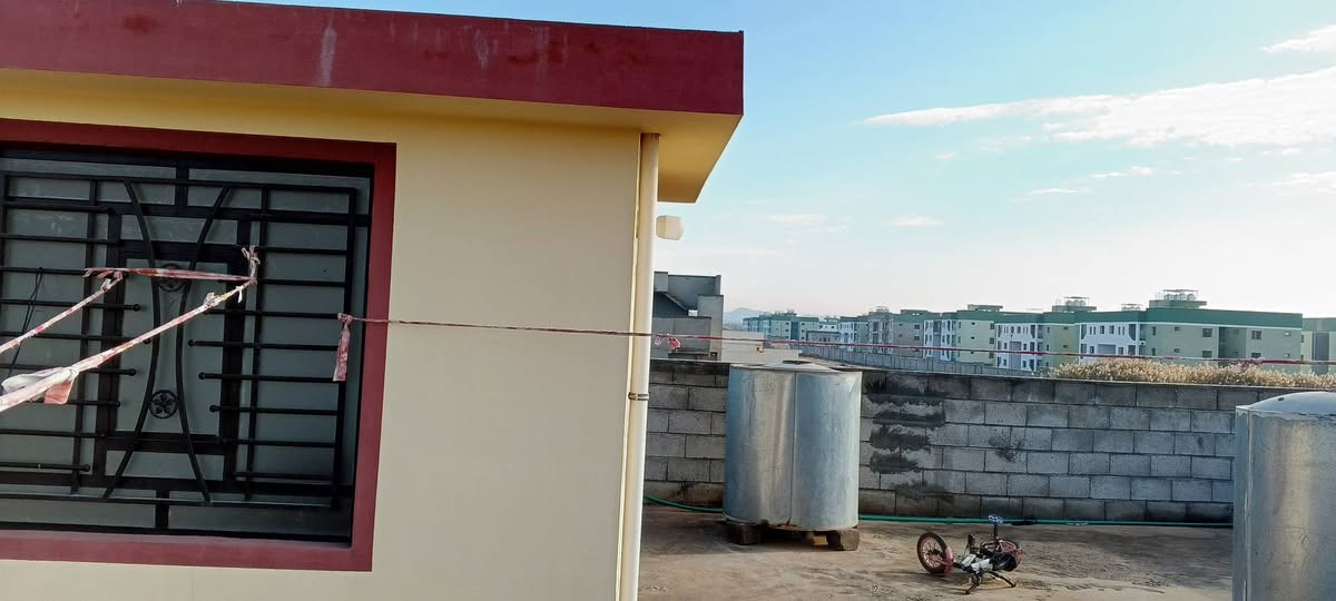 بيت للبيع خلف معارض مساحه 158متر مكان زراعي سعر 55بي مجال اي استفسار رقم الهاتف ***********
