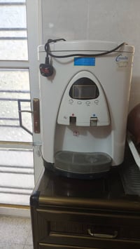 سرير نوم طفل • سرير هزاز • براد ماء • ماء حار وبارد • سرير استحمام اطف...