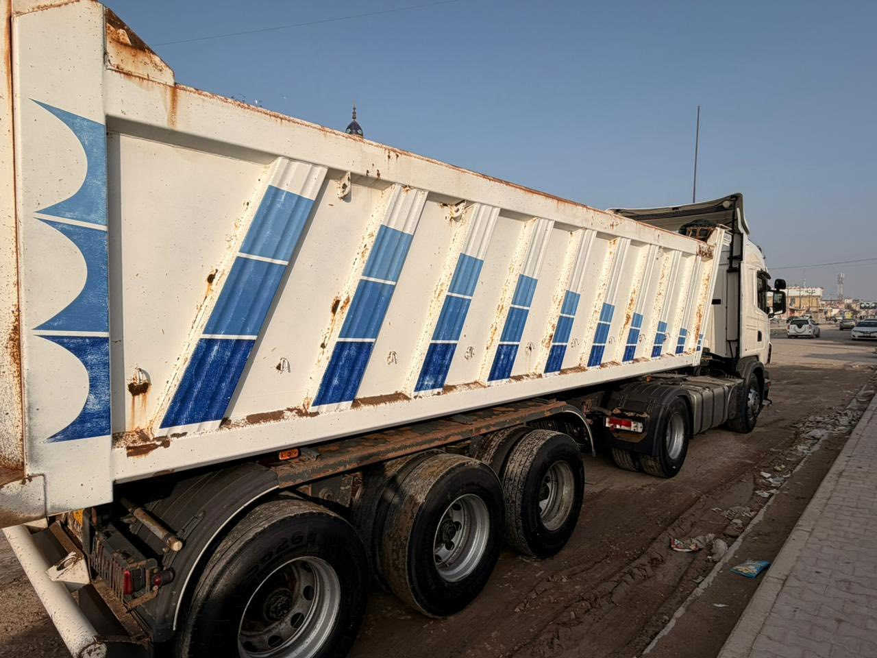 لبيع سكانية قلاب رقم شمالي موديل 2011 مكينة 420
كير كهربائي تبريد وثلاجة وتخم تاير 

مع عربانة ماك نيسان تفاصيل على رقم صاحب سيارة *********** 

مكان البصرة الگرنة سعر 490 وبيها مجال
