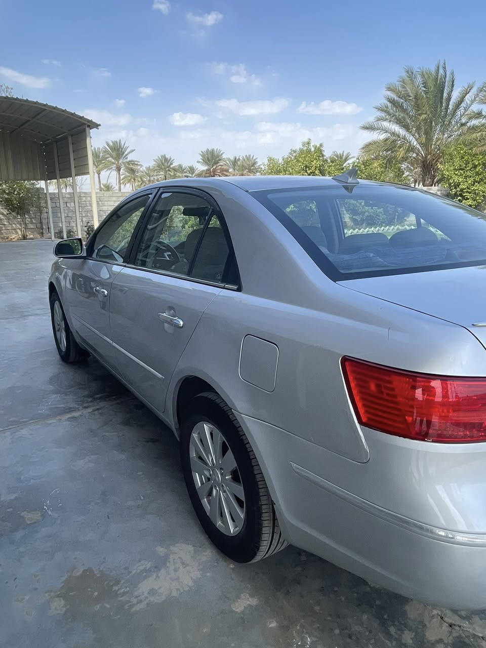 سلام عليكم للبيع سوناتا موديل ٢٠٠٩وارد أمريكي سياره فول مواصفات تحكم ستيرن فتحه سقف كأمره خلفيه حساسات خلفيه رقم أنبار محرك ٢٤٠٠ سياره بيه فقط جاملغ  خلفي صبغ بدون دواخل السعر ١٢٣ بيه مجال بسيط بيع او مراوس حسب القناعه العنوان الرمادي رقم صاحب السياره ***********
