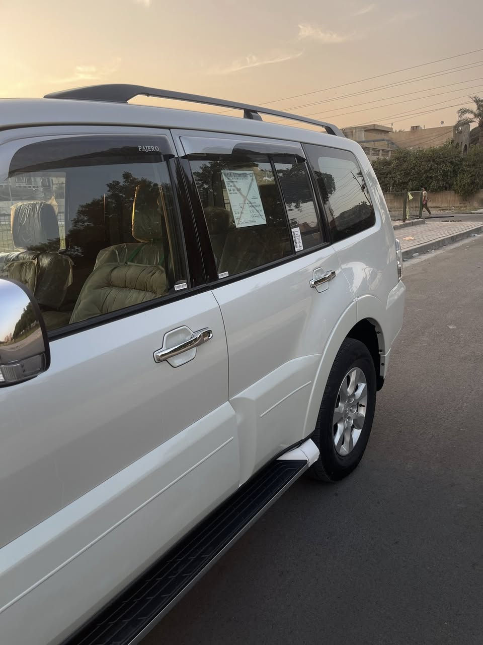 السلام عليكم باجيرو حبتور فول مواصفات ابيض 2017 بأسمي تحويل مباشر رقم اربيل ماشيه 75 وقابل للزياده السياره معزوله عزل كامل مكينة 3.5 تخم تاير جديد الحدادية عل وضع الشركه كير ومكينه مكفول السياره مكفوله كفاله عامه من الضربه والصبغ داخل جلد شاشه بلاديه مري شفط مكان السيارة بغداد حي الجهاد السعر 215 الرقم *********** غير متواجد على الفيس
