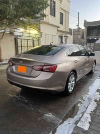 للبيع ماليبو ٢٠١٩ وارد امريكي المواصفات اللون ذهبي فئة (LT) كامرةدوارة...