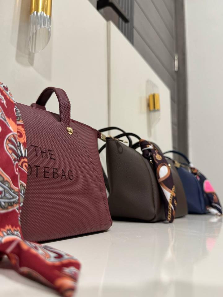 ✨ عرض مميز على الجزدان الجلد النسائي ✨

جزدان أنيق بجودة عالية وتصميم مرتب يناسب كل الإطلالات 👌  
📅 العرض مؤقت لمدة أسبوع فقط  
💰 السعر: 15,000 دينار عراقي  
🚚 يتوفر توصيل لجميع المناطق  

للطلب والتفاصيل أكثر تواصل خاص 📩
#توصيل_محافظات #نسائي #جزدان #بغداد #العراق #عرض_VIP


**إذا كنت صاحب هذا الإعلان وتريد حذفه لأي سبب، رجاءا أرسل رسالة إلى الدعم الفني**