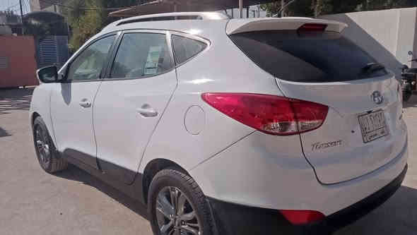 السلام عليكم 
للبيع فقط توسان خليجي 2014 رقم نجف سنويه لل 2027 
السيارة ماشية 73 الف حقيقي (دك جرس عند ١٢٠)
تحكم ستيرن ايرباكات سليمة تبريد قطعتين بانوراما 
السيارة بيها صبغ جاملغات الخلفية والتكم وتبديل قبق جنطة وقمارة
البجم كبس بدون اي خدش الشواصي سليمة بدون اي خدش
السعر 128 
للاتصال ***********
