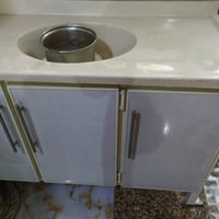 ناشرة • للفقير • مكسور