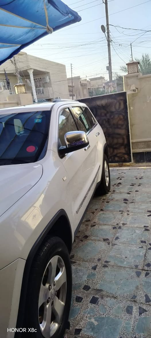السلام عليكم جيب شيروكي ١٣ خليجي ماشيه ٨٦ حقيقي السعر ١٦٥ للتواصل ***********
