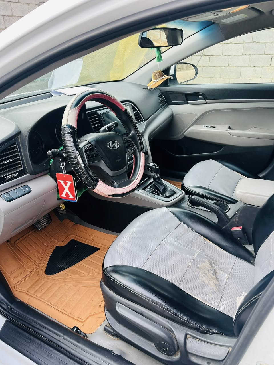 سلام عليكم
السعر  (114)

هونداي النترا 2017  وارد امريكي 

 لون أبيض صدفي 

بيها فقط رش صبغ بدون دواخل باب وجاملغ مرشوشات 

كير مكينه حداديه تكم قماره لغود شواصي كفاله 

باتري +منضومه بانزين كله جديد 

محرك 2000 دوش 

كير AT 

مكاني بابل جبله 

رقمي ***********
