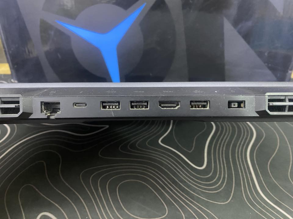سلام عليكم، لابتوب گيمينگ Lenovo Legion 5 Pro للبيع ، اللابتوب مستخدم استخدام عملي فقط وجداً نظيف مثل ما موضح بالصور ، مواصفات اللابتوب

المعالج 11th Generation Intel Core i7-11800H

رامات 32GB
1x 16GB DDR4 3200
1x 16GB DDR4-3200

المساحة واحد تيرا

كارت الشاشة من نفيديا GeForce RTX 3060 6GB

شاشة حجم 16 انچ جودتها 2K وتنطي 165 فريم

اربع منافذ USB مع منفذ HDMI ومنفذ TYPE-C 

كاميرا بجودة 720P 

الوان LED متغير بالكيبورد

بطارية شحن بقوة 230 واط

الحاسبة تحت الضمان من الموقع الرسمي الى يوم 2027/7/14

الحاسبة جداً نظيفة واستخدامها جان فقط عملي ببرنامج الـWord واستعمال جداً قليل ، تكدر تفحصها قبل لا تاخذها وتتأكد ، الحاسبة كامل ملحقات وي الكارتونة والجنطة والشاحنة
السعر المطلوب بيها : مليون و700 الف دينار
التواصل عبر الصفحة وشكراً


**إذا كنت صاحب هذا الإعلان وتريد حذفه لأي سبب، رجاءا أرسل رسالة إلى الدعم الفني**