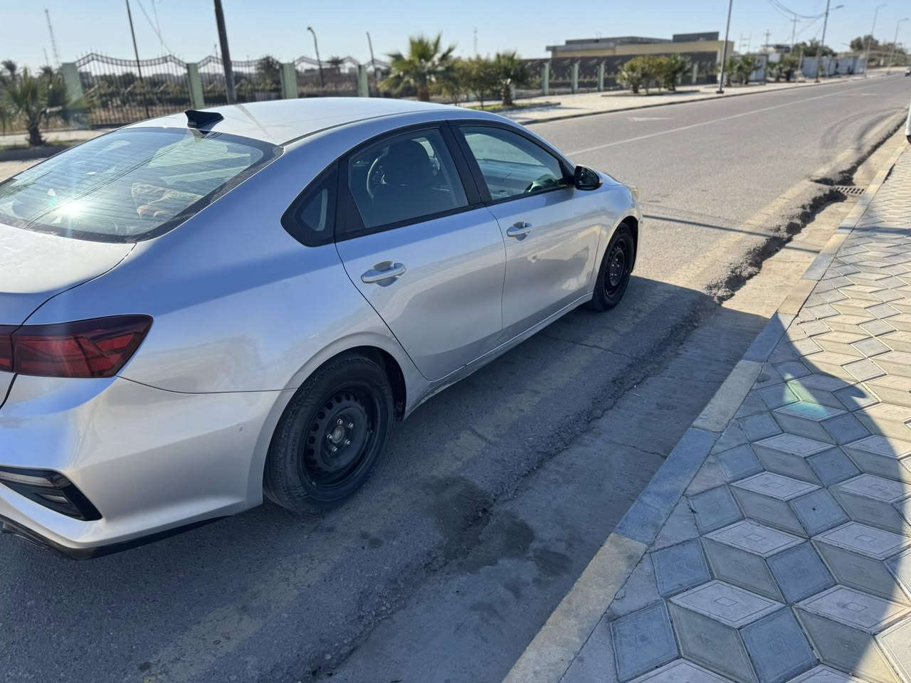 سلام عليكم كيا فورتي موديل  2020  معوقين حدثها جاملغ  وبنيد مبدل وباب مصبوغ  بدون وأيرباك موجوده صوره السونار  السياره خير من الله ربع ما تصرف عليها حداديه جديده وتخم تاير وباتري جديد ماشيه 63 ألف  سعرها (132) ***********
