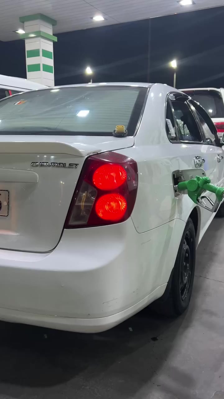 بـسم الله الرحمـٰن الرحيـــم .
السلام عليكم 🙋🏻‍♂️

اوبترا [ 2012 ]  خليجية رقم بغداد بأسمي تحويل ثاني يـوم 

السيارة نظيفة وعلى ايدي 

مكينة وكيـر وتبريد خير من الله مابيها اي نقص +صدر امامي قبل شهر مسوي كامل . 

ملاحظة ✅
قبل فتره صارت بيها طخة صغيرة وخفيفة بالجاملغ الامامي 
تجي وتشوفها بعينك / بيها رصعات خفيفة 

معروضة بـ88 وبي مجال قليل . 

مكانها بغداد الشعب 
***********
