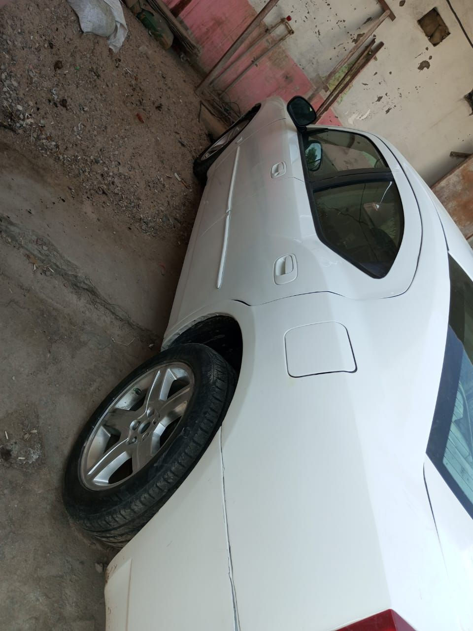 جارجر موديل ٢٠١٠ للبيع نضيفه ادوات كص جنطه فقط حداديه تخم تاير باتري جديد محرك كير جديد 
وسعرها مناسب ٤٠ ورقه وبيه مجال 
اني مكلف هاذ رقم صاحب السيارة خابره *********** مكان السياره محافظة ميسان ناحيه سيد أحمد الرفاعي
