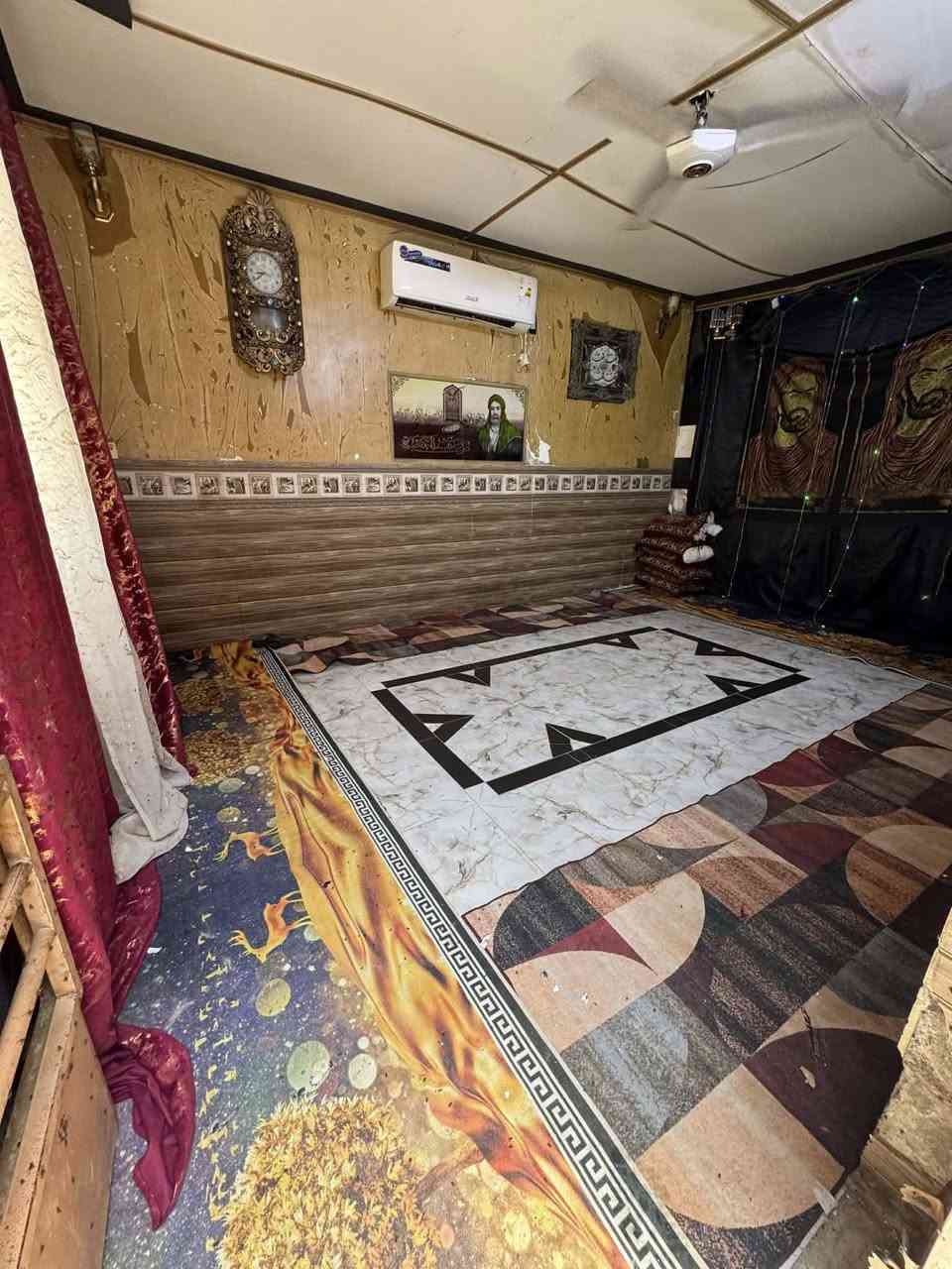 السلام عليكم 

بيت مساحه 98م ب حي الوحده شارع سيد أمين 
تفاصيل 
الطابق الأول 
ستقبال
صاله
غرفة نوم 
مطبخ.                                          (بسعر جدآ مناسب👌❤️)
مجمع 
صحياتً
الطابق الثاني 
غرفه نوم
صاله 

ستفسار ***********
***********
 او مراجعة مكتب كربلاء للعقار والمقاولات العامه حي الجزائر شارع المطاعم مقابل بيت عبد الأمير عبيس  اذ ردت بيع عقار او بناء أو ترميم ما عليك فقط مراسلتنا 
المطور العقاري الأول
