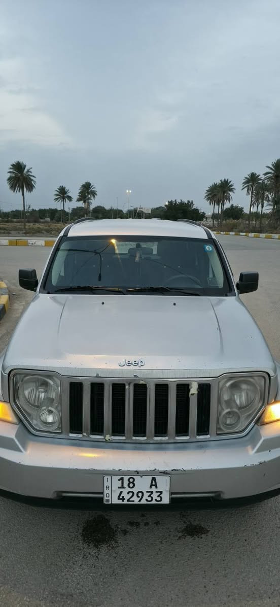 سلام عليكم جيب لبرتي موديل ٢٠١٢
للبيع
حادث جاملغ وبنيد من دون دواخل وبيها بارد شويه اباب العبري من جوه
السيار خير من الله ماعيازه شي 
المكان حله 
الرقم *********** اتصل وبيك خير وتدلل
