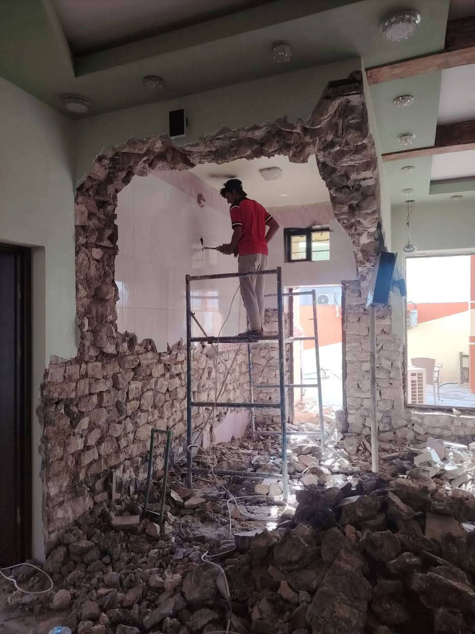 سلام عليكم  / يوجد كادر عمل جاهز/ تصعيد مواد/ تنضيف بيوت/ تفليش/ تكشيط/ تنضيف حدائق/ دفن نهري  / شقلنه ليل ونهار   /ومعداتنه جاهز/ ماعليك بس تصال على رقم  /     ***********
