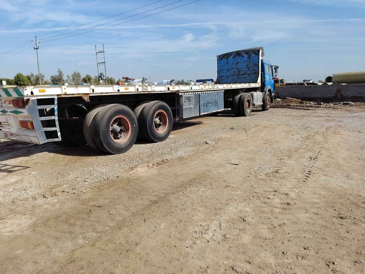 سلام عليكم ورحمة الله وبركاته سياره البي فلات للبيع موديل 75تخم تاير راس وعربانه السياره جاهزه للشغل كبل ما نقصه اي شي ذي قار الشطره الاستفسار والسعر عل رقم الهاتف ***********
