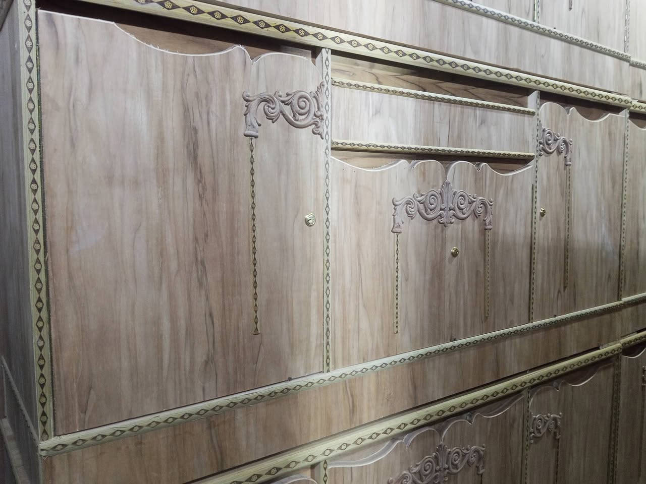 يا الله على بركة الله بأنسب الأسعار كلشي وكلاشي متوفر يمي كناتير وبوفيات جديد
بوفيات مختلفه القياسات متوفره من متر ونص لحد 3 متر 
كناتير من 2 باب لحد 4 باب صبغ وسويجات ويدات 
بوفيه مترين ونص السعر 110 مترين سعر 100 جربايه نفرين سعر 150 رحلات صلاه جديد لوحده 60 المكان يم معمل الثلج العبيدي مقبل دائرة كهرباء علويه منار ورا صيدلية جومانه الرقم ***********
