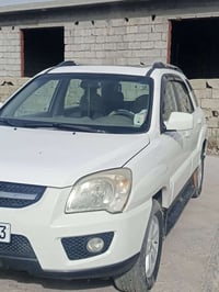 سبورتج 2009 سياره كفاله عامه خليجيه  محرك 2000 دوش  السياره ما ناقصها ...