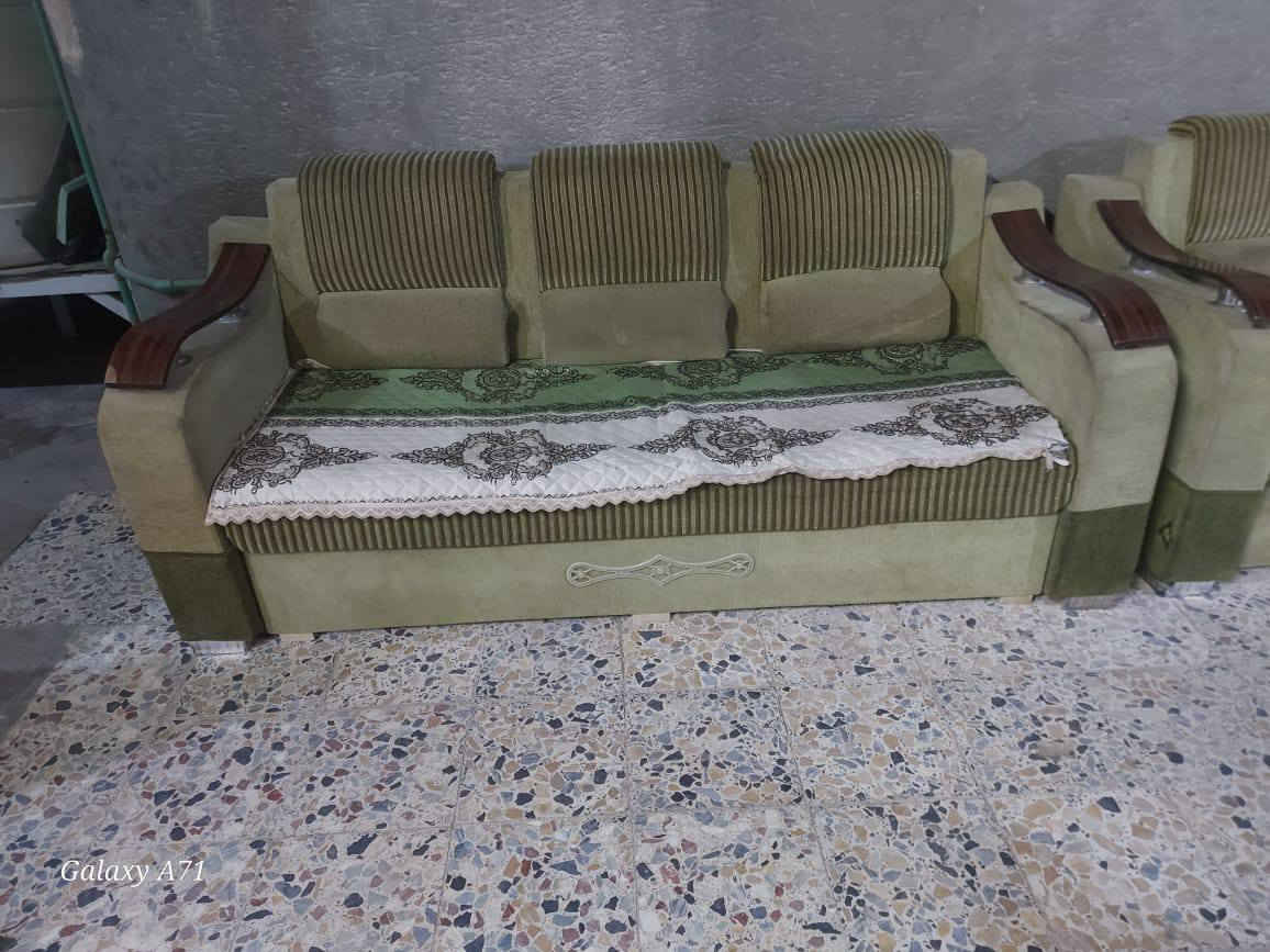 تخم سعره ١٠٠ ست مقاعد وميز بلازمة سعره ٤٥ وتيب الم ورده ٢٠ وبيهن مجال للاستفسار ***********
