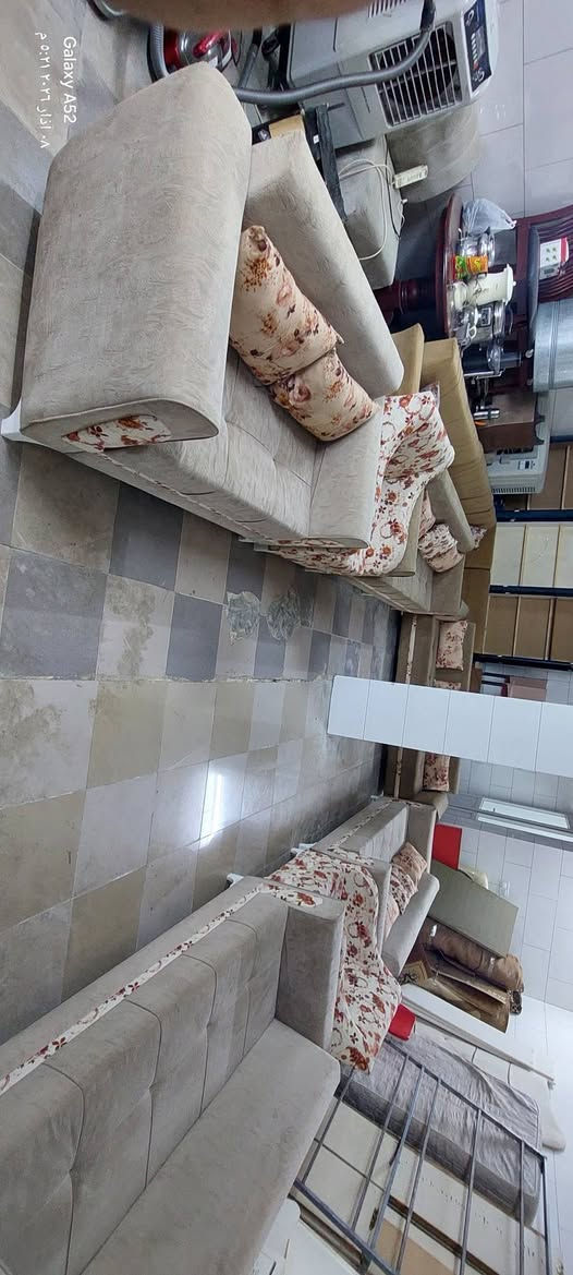 تخم 18نفر حطاطه درجه اولى للبيع وبسعر 350 الف الاستفسار الاتصال ع*********** شارع سالم خلف شركه كورك قرب دائره الكهرباء
