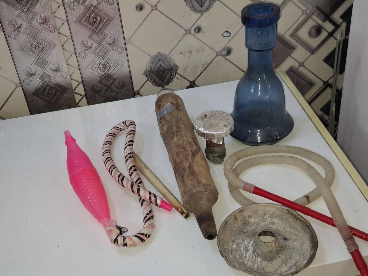 سلام عليكم يتوفر مبردة بلاستك شغالة نظيفه وهواء قوي حجم كبير السعر المطلوب ٧٥ الف ... يتوفر مبردة حديدة تفيد اهل المحلات سعر ٣٥ الف مع تانكي حديد .... يتوفر ميز طعام بلاستك نظيف مع ثلاث كراسي بلاستك بسعر ٢٨ الف .... يتوفر ناركيلة عدد ٢ بسعر ٢٠ الف يتوفر ايباد مع كفر ضد الكسر ب١٥ الف فقط عاطل ... المكان بابل بكرلي قرب الملعب الرياضي تواصل والاستفسار ***********
