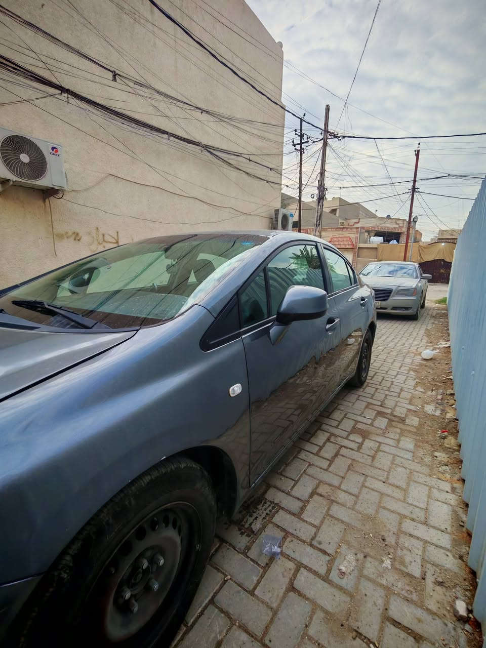 السلام عليكم
يرجى قراءة المنشور كاملاً.. 

هوندا سيفيك 2013 خليجي

Honda Civic 2013

ماشية 200 ألف، محرك، گير، تبريد، كهربائيات كلة سليم 👍

بيها جاملغ أمامي تبديل، حادث سطحي بدون اي دواخل

رقم أربيل

المكان بغداد، الزعفرانية 

ما بيها نقص انشالله جاهزة، عدا شغلات كمالية بسيطة،

باتري و زوج تايرات أمامي جدد

حدادية أمامية كاملة مصارلها 10 اشهر.

السعر: 95 ورقة مع المجال بعد المعاينة 

الرقم: *********** 

و بي واتساب
