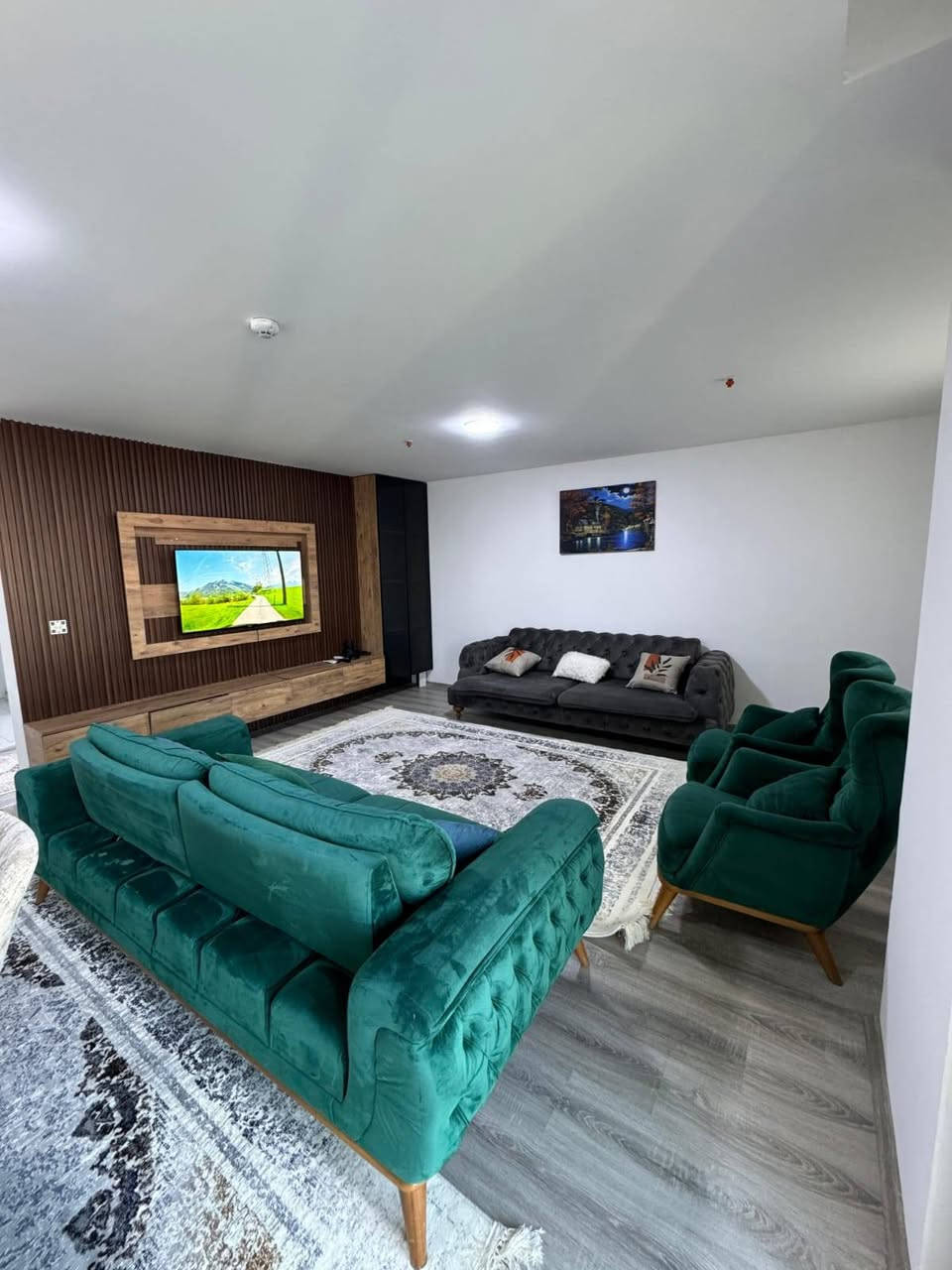 *تفاصيل الشقة*
شقه للإيجار مجمع لايف تاورز 
- الموقع: مجمع لایف تاوەرز
- التوزيع: ثلاث غرف وصالة
- المساحة: 189 متر مربع
- الطابق: 10
- الواجهة: خارجية
- السعر: 800 دولار للإيجار

*معلومات التواصل*
- رقم الهاتف: ***********
- طريقة التواصل: آسيا - واتساب
