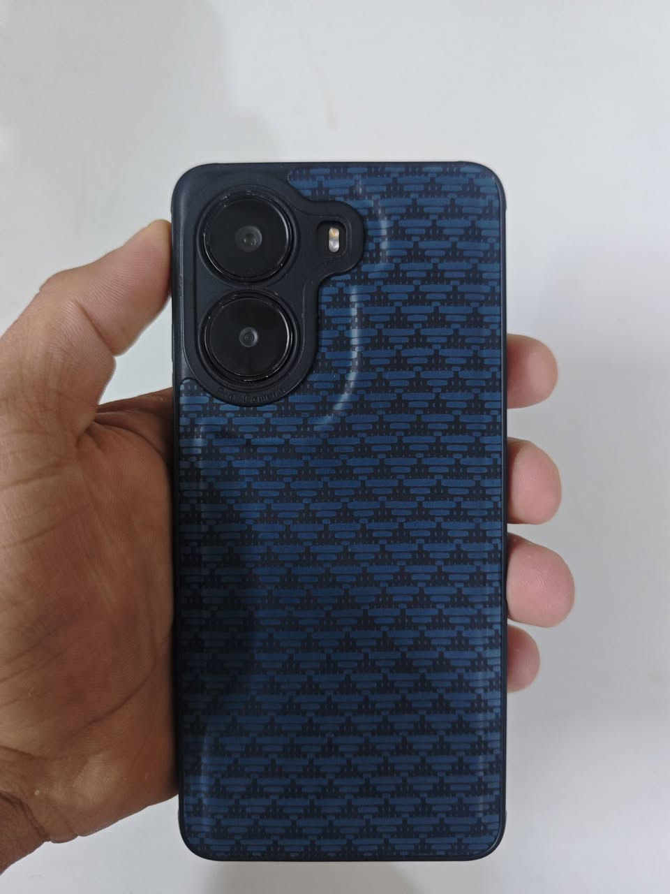 السلام عليكم بوكو x7 pro ذاكرة 512 عشوائيه 16 بي بس هاي الضربة جوة بالشاصي ممأثرة عليه مكاني بغداد سعرة 325 وبي مجال بسيط ***********
