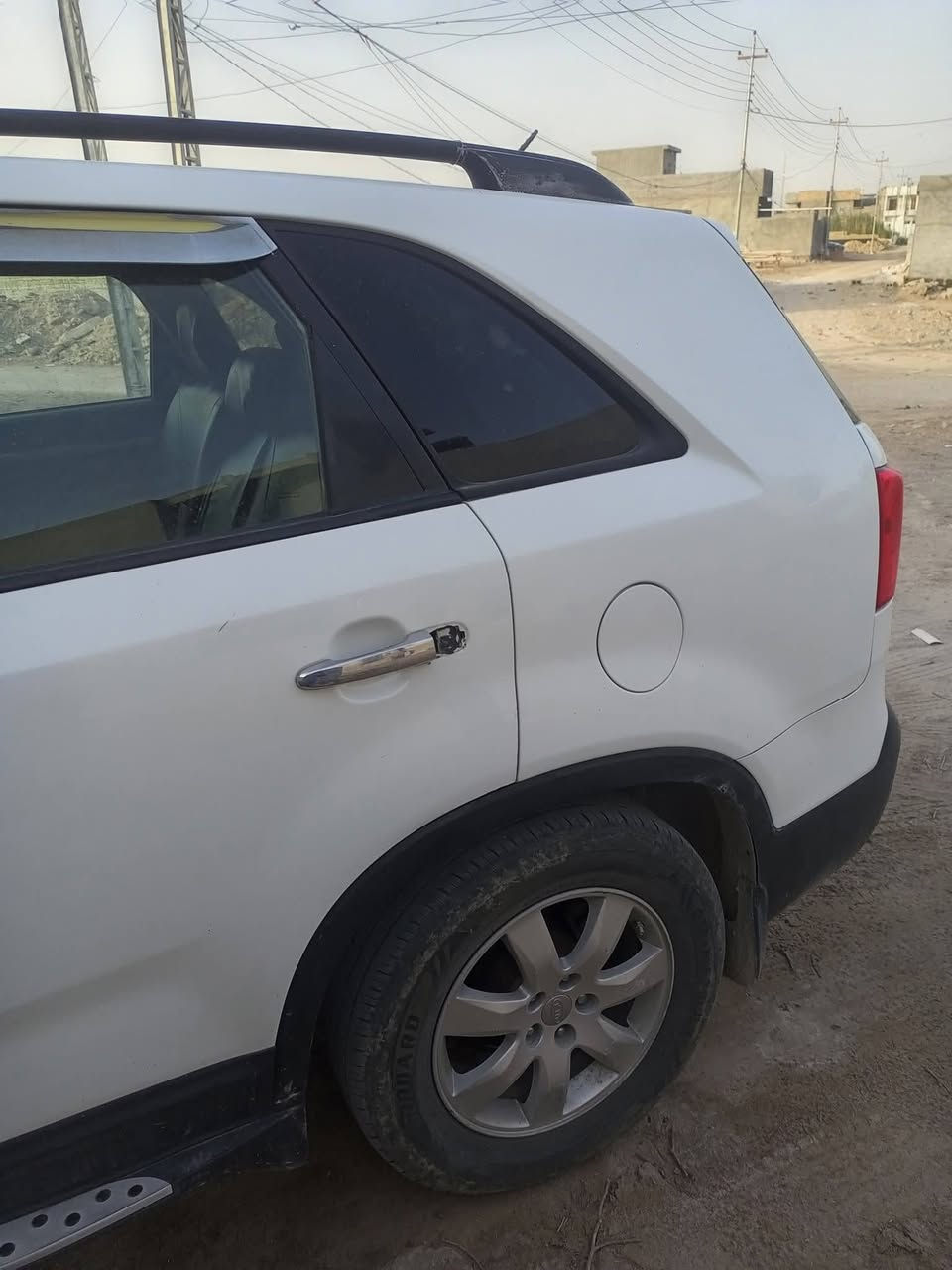 السلام عليكم سيارة سورنتو 2011 رقم بغداد محرك اربعة مشروع وطني مصبوغة عام اثر ضربة بالجاملغ الايمن وتجية على الجنب الايمن سعرها  10000الف دولار مكان السيارة الفلوجة رقم الهاتف ***********
