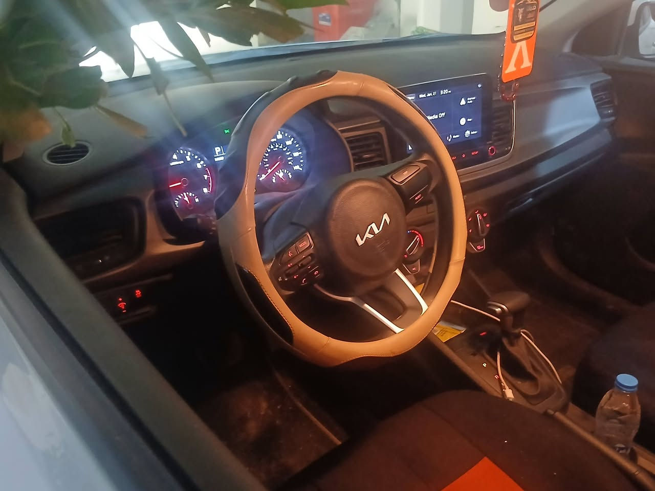 السلام عليكم
ماشاءالله تبارك الله 

كيه ريو 23 ماشيه ٧ الاف سياره جديد وجاهزه من كلشي حادثه موضح بالمنشور حادث صطحي خفيف مبدل بنيد وجاملغ  مرقم  وجاهز قادسيه معوقين تستلم وكاله عامه باسمك مكان السياره الديوانيه  السعر ١١٦ الاتصال *********** ،
