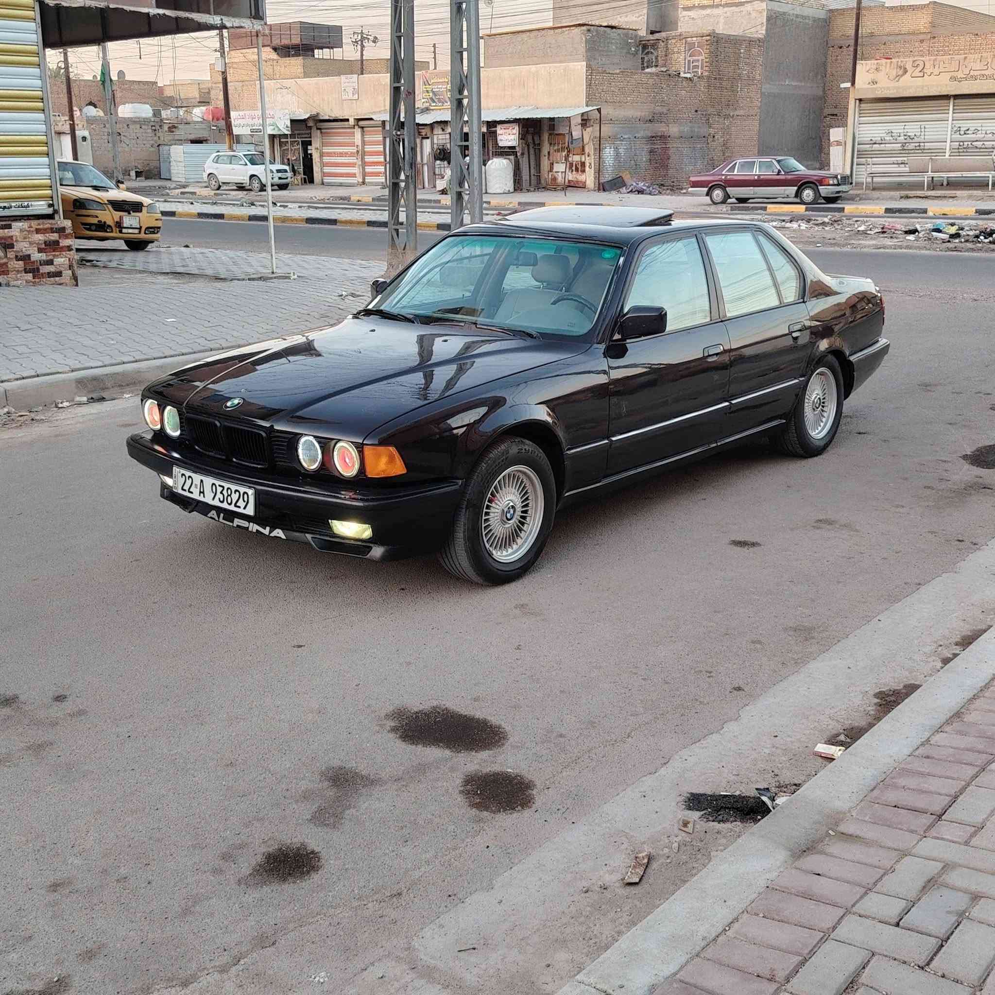 سلام عليكم للبيع بيم ٧٣٠ اصل مكينه V8 كير مكينه مكفولات تخم تاير ويل جديد صدر خلفي امامي جديد فووول للخير جلد كشن كهرباء فتحه سلايت مديل ١٩٩٣ هزه ٢٩ سنويه ٣٠ بسم عربي للبيع او مراوس حسب القناعه السعر ٥٨ العنوان بغداد الحسينيه ***********
