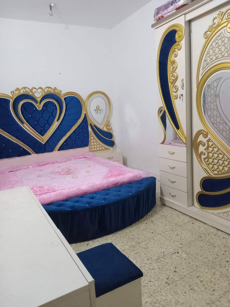 السلام عليكم غرفه تركيه جديده مفتوحه مرتين فقط اريده ب٨٠٠  بيه مجال .. مكانه بحي الشرطه اتصال ع الرقم  الرقم ***********
