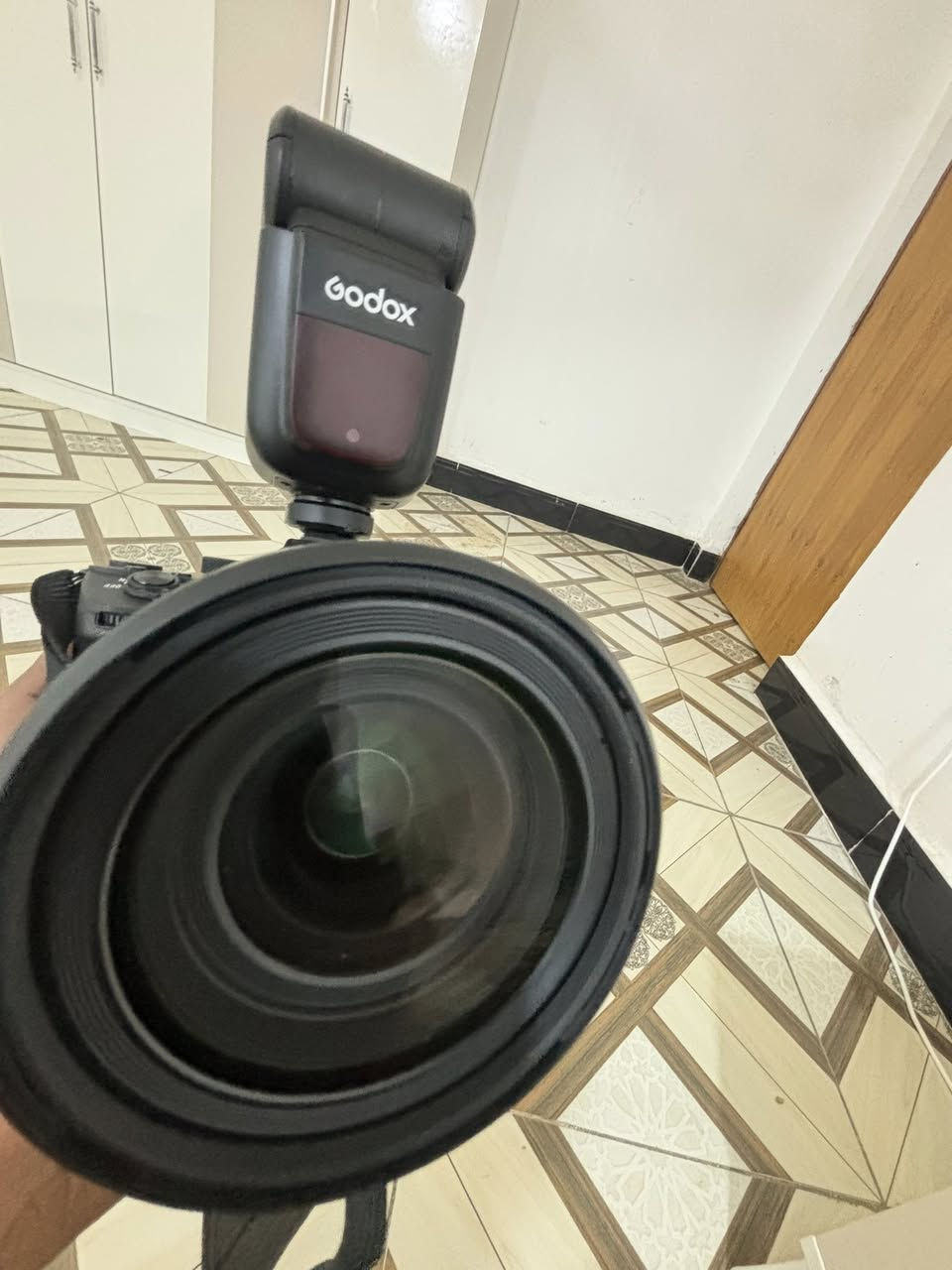 كامره سوني  a7lll
عدسه سكما24-70

مستشعر: مستشعر CMOS كامل الإطار بإضاءة خلفية (Back-illuminated) بدقة 24.2 ميجابكسل. 
معالج الصور: معالج BIONZ X مع شريحة أمامية LSI. 
التركيز البؤري: نظام هجين متطور يضم 693 نقطة تركيز بؤري لاكتشاف المرحلة، مع تتبع ممتاز للعين والوجه. 
سرعة التصوير: تصل إلى 10 إطارات في الثانية (fps) مع تتبع التركيز التلقائي (AF) والتعرض التلقائي (AE)، وحتى 8 إطارات/ثانية في وضع العرض المباشر، مع إمكانية التصوير الصامت. 
الفيديو: تسجيل فيديو 4K UHD مع دعم HLG و S-Log3 لتدرجات لونية واسعة. 
الشاشة: شاشة LCD تعمل باللمس وقابلة للإمالة. 
البطارية: تتميز بعمر بطارية طويل جدًا مقارنة بالكاميرات الأخرى في فئتها. 
الجسم: تصميم مدمج وخفيف الوزن مع متانة موثوقة. 
تعتبر خياراً ممتازاً لـ:
تصوير المناظر الطبيعية، البورتريه، والأحداث. 
المصورين الذين ينتقلون من كاميرات APS-C إلى إطار كامل. 
من يبحث عن توازن بين السعر والميزات الاحترافية، خاصة أنها تشترك في ميزات مع طرازات أعلى مثل α7R III و α9. 

‭0782 682 9824‬
