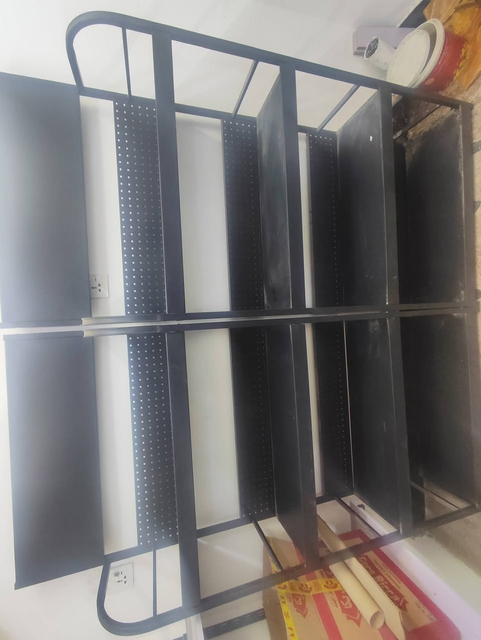 السلام عليكم ورحمه الله وبركاته
غراض ديكور مستعمل خمس اشهر ونظيفات للبيع 
اثنين عارضة اربع طوابق 
عارضة مال جكاير 
١٢ رف 
٤٨ ذراع 
١٢ سچة 
للاستفسار الاتصال على الرقم ***********
