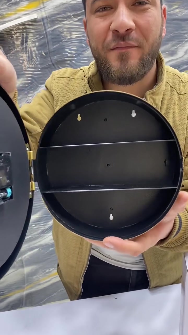 ساعة حائط بباب مخفي لحفظ المقتنيات (Clock Safe)

• ساعة حائط عملية بتصميم ذكي تحتوي على مساحة مخفية لحفظ مقتنياتك.

• تصميم بباب مفصلي يفتح بسهولة لإخفاء الأغراض مثل المجوهرات أو النقود أو البطاقات.

• تعمل كساعة حقيقية (Quartz) مع شكل كلاسيكي أنيق مناسب للديكور.

• مساحة داخلية مخفية خلف واجهة الساعة لتخزين الأشياء الصغيرة.

• تصميم بسيط وسهل الاستخدام بدون تعقيد.

• النوع: ساعة حائط مع مساحة تخزين مخفية
• نظام الساعة: Quartz
• الأبعاد: 25 × 25 × 7 سم
• الوزن: 450 غرام
• مصدر الطاقة: بطارية AA واحدة (غير مرفقة)
• الاستخدام: إخفاء المقتنيات الصغيرة

السعر:20,000 

توصيل بغداد:3000دينار

توصيل محافظات:5000دينار

التواصل واتساب: ***********
