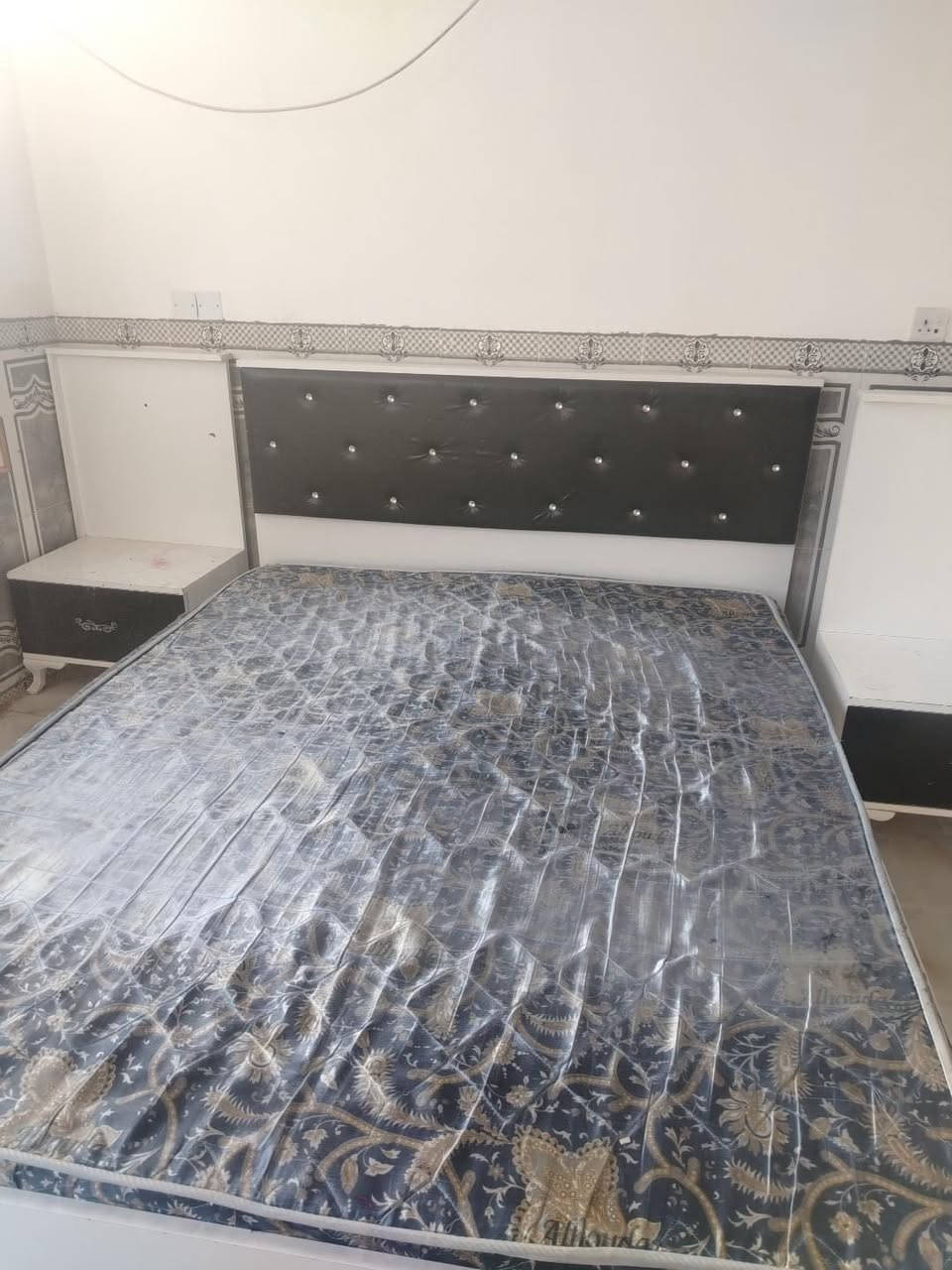 غرفه كامله البيع حته فليته اليوم السعر 250 
كنتور سلايت مكان جبيره ***********
