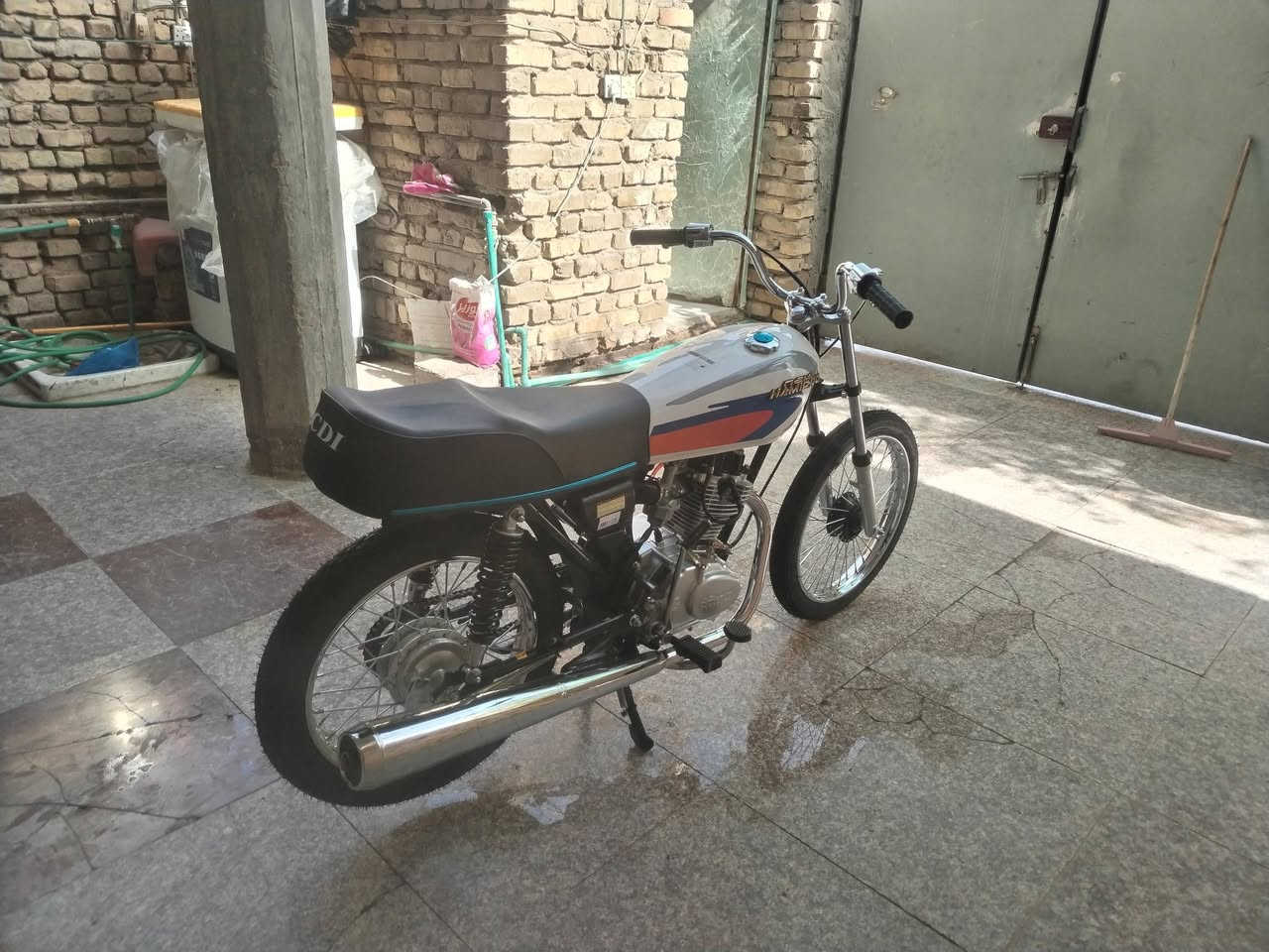 سلام عليكم درجه لبيع توها معمره بعدهي على سحك شاصي ورق سكنر سعر ٧٧٥وبي مجاال قليل 
ناصريه مركز حي الشهداء ***********
