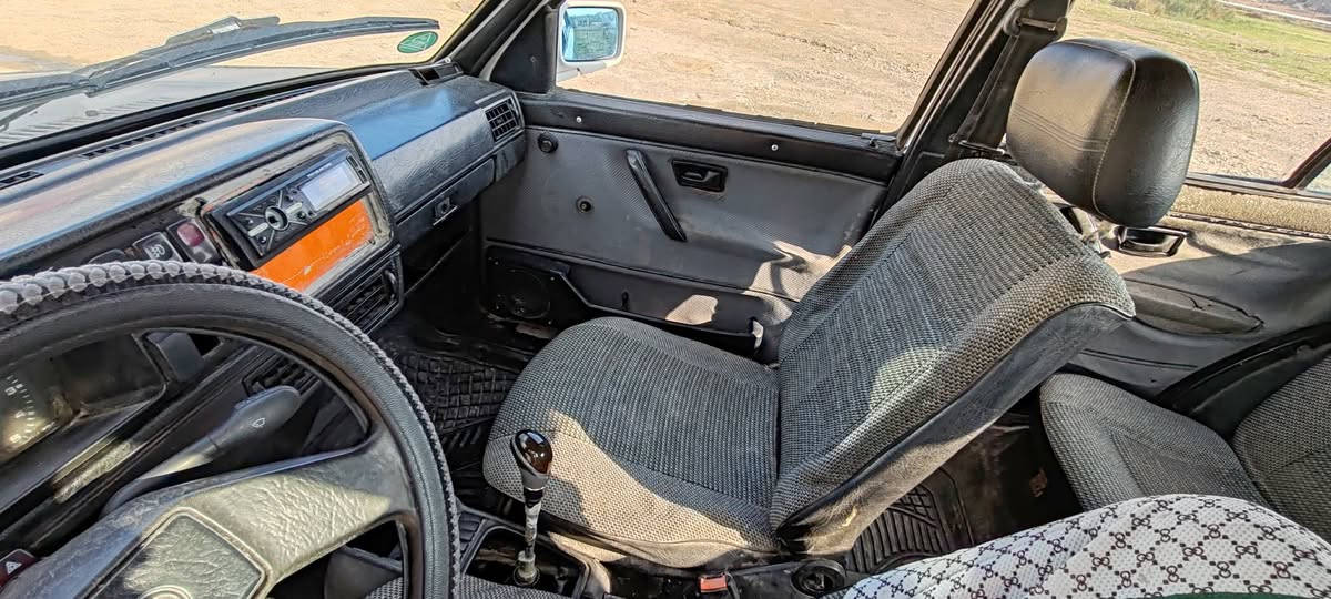 سلام عليكم
فوكس واكن جيته  18 بي مجال قليل 
راقم كركوك انكليزي لحد 2031 جديد
محرك بلادي 5نمرا
كهربائيات كلها شغال
لايتات ناصي وعالي رباعي كامل  شغال
اربعة تايرات جديد.
سيارة بدون حادث
عنوان كركوك شوراو
***********
***********
