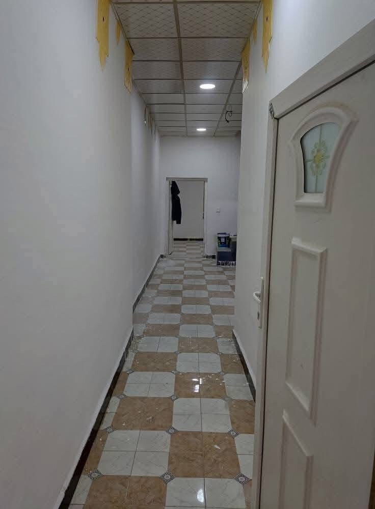 مكتب اكرم الحاتمي للعقار  ***********
==================================

  دار للبيع المساحة 105 متر طابو صرف 

حي ميسان قطاع 24 قرب سايدين الشريط 

==================================

يحتوي ع / غرفة وصالة ومطبخ وأستقبال 

     وصحيات داخلية وخارجية وطارمة

              البيت شيلمان بناء نضيف  

        السعر  80 مليون وبي مجال 

للاستفسار الاتصال بالرقم  *********** وات سآب 

او مراجعة المكتب/ عنوان المكتب النجف الكوفة 
  
   حي ميسان شارع الكيات مقابل اسواق حليم
