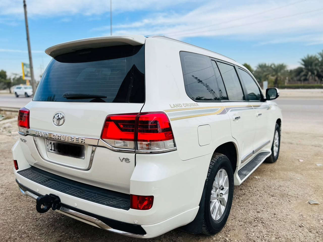 السلام عليكم للبيع لاندكروز موديل 2018 بريم اصلي رقم بغداد  بسمي تحويل ثاني يوم  مكفول كفاله عامه من صبغ وتبديل وفتح 
فول مواصفات
بصمه تشغيل
بصمه ابواب
فتحه سلايت
كشنات جلد
كشنات كهرباء ثنين ثلاث حركات 
زراكات
مري شفط
مري قلاب
تحكمات ستيرن كامله
مثبت سرعه
شاشه ايباد 
ديفيدي بل قمارة 
سبعه راكب
ثلاث قطع تبريد
8ايرباك 
محرك v6 
حساس امامي
حساس خلفي
وباقي مواصفات بريم  معروفة 
ماشيه 90الف حقيقي 
السعر (490)
اللا ستفسار اتصل على الرقم ***********
مكان السيارة بابل حله
