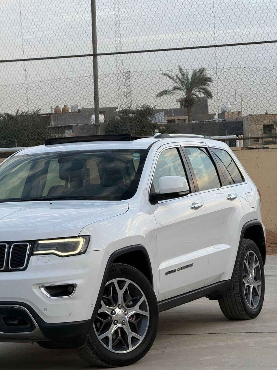 Jeep لمتد بلاص 2019 فوللل مقبطه مواصفات 

كشنات خزن ميموري
كشن السايق والسكن كهرباء
٣ شاشات 
شاشة اعطال
عداد ديجتال
منافذ HDMI 
تدفئة تبريد بالكشنات الاماميه
تدفئة بالكشنات الخلفيه 
اوتو هولد 
بارك سينس مساعد اصطفاف
رادارات ٣٦٠ درجه 
كامره دواره 
بانوراما طكتين 
صندوق كهرباء شفط 
تدفئة بالستيرن 
١٠ سماعات +دمام خلفي
كشنات جلد 
بيانو بلاك 
تبريد ثلاجه 
مكينه ٣٦٠٠ v6 
مدخل ديسك بالجكمجه للافلام والاغاني
ويل حجم 19 عنكبوت 
تعتيم ذاتي 
نظام نزول منحدرات 
مودات snow/auto/sport/sand/mud/rock
كير ZF 8 نمر رياضي
نظام ملاحة 
شفتات ستيرن 
ستيرن كهرباء
تخشيبات داخليه 
تنبيه النقطه العمياء
السياره خير من الله رقمها اربيل ماشية ٦٧ الف خليجيه سنويه ٢٠٣٠ بأسمي السياره تحويل ثاني يوم بيها شبر بالجاملغ الامامي صبغ اثر شخط وبارد بالجاملغ الخلفي اثر طخه بسيطه على كد اربع اصابع 
اي شي ثاني مابيها السياره السعر ٢٧٥$ وبيها مجال بسيطط حك الجيه مكاني بغداد العامريه للاستفسار ***********
***********
