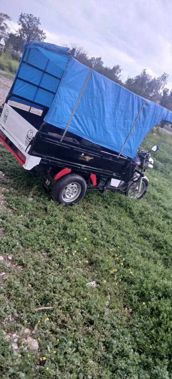 السلام عليكم ستوته للبيع اي  عيب ما بيه كهربائيات شغاله  ركبه شرط محرك شرط موديل2016 السعر 850 وبي مجال بسيط عنواني كركوك  اخوان عالخاص ما اجاوب .وهذا رقمي***********
